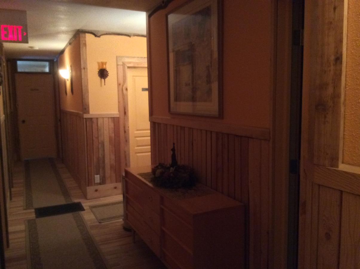 Hotel Midway Kültér fotó